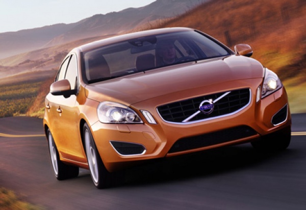 17-2011-volvo-s60-630op_motoroids