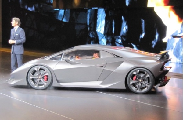 To view more live shots of the Lamborghini Sesto Elemento Concept 