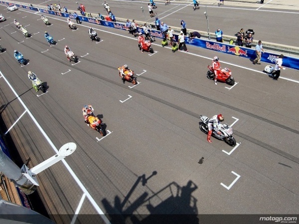 SetWidth600-n517812_MotoGP.Start_
