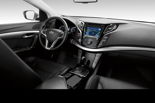 Hyundai showcases the i40 at the Geneva Auto show Hyundai showcases the i40 at the Geneva Auto show