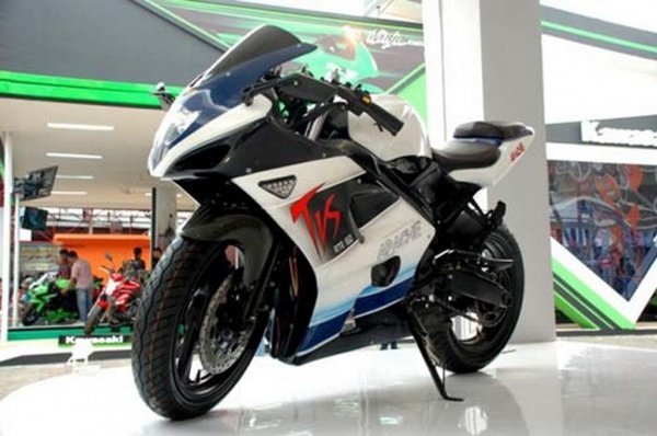 2012-Apache-Full-Fairing-front