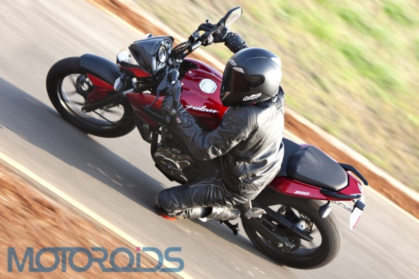 bajaj-pulsar-2012-06