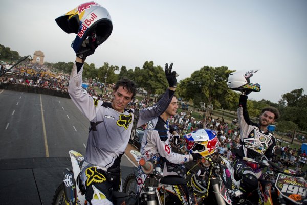 resizedimage600401 L R Nick Franklin Nick De Wit and Giles Dejong Red Bull X Fighters Jams makes Indian debut at India Gate
