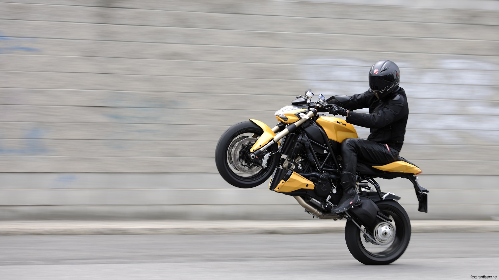 http://motoroids.com/site/wp-content/uploads/2011/10/Ducati_Streetfighter_848_3.jpg
