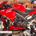 Yamaha unveils 2013 Vixion or the cut price R15 at Jakarta – images, specs and all the details Yamaha Vixion 150x150 Yamaha unveils 2013 Vixion or the cut price R15 at Jakarta – images, specs and all the details