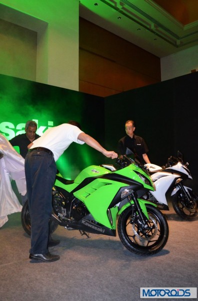 Kawasaki Ninja 300 India 5 396x600 Kawasaki Ninja 300 India launch: Image gallery and specs