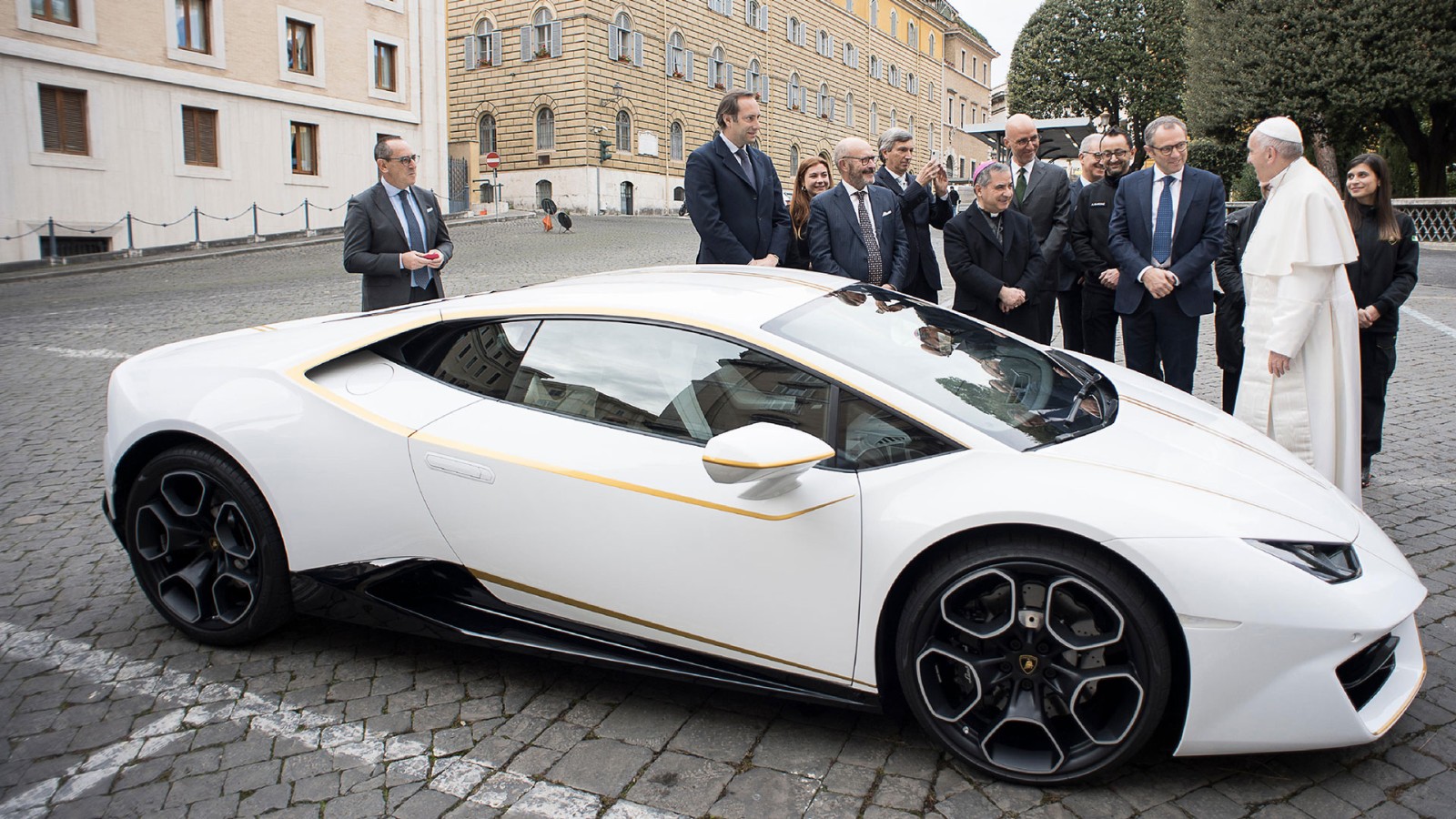 Unique Lamborghini Huracán RWD By Ad Personam Donated To Pope Francis |  Motoroids